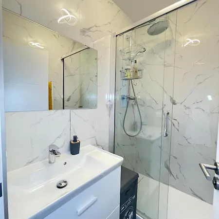 Paris Magnifique 4 Pieces De 108m2 Avec 2 Parking Interieur - Tres Cosy Pour 1 A 12 Personnes - Entierement Refait A Neuf Entire Luxurious And Warm - Paris 19 Eme Free Wifi Gratuit