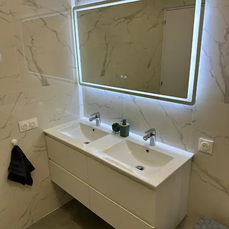 Paris Magnifique 4 Pieces De 108m2 Avec 2 Parking Interieur - Tres Cosy Pour 1 A 12 Personnes - Entierement Refait A Neuf Entire Luxurious And Warm - Paris 19 Eme Free Wifi Gratuit Διαμέρισμα Pantin