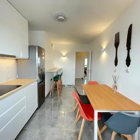 Paris Magnifique 4 Pieces De 108m2 Avec 2 Parking Interieur - Tres Cosy Pour 1 A 12 Personnes - Entierement Refait A Neuf Entire Luxurious And Warm - Paris 19 Eme Free Wifi Gratuit Pantin