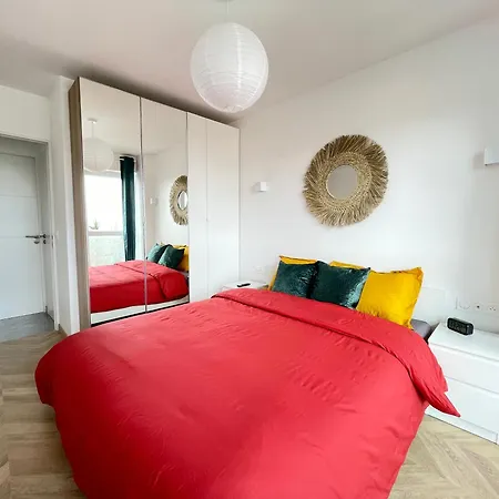 Paris Magnifique 4 Pieces De 108m2 Avec 2 Parking Interieur - Tres Cosy Pour 1 A 12 Personnes - Entierement Refait A Neuf Entire Luxurious And Warm - Paris 19 Eme Free Wifi Gratuit Διαμέρισμα Pantin